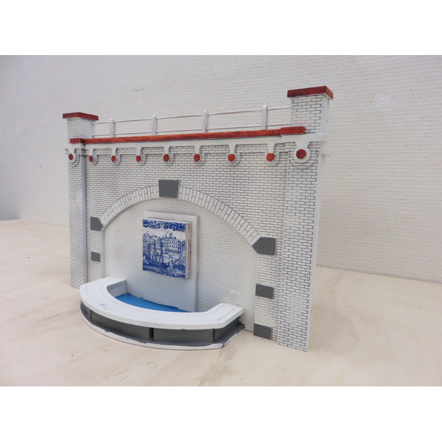 Arcade met vijver 1:45