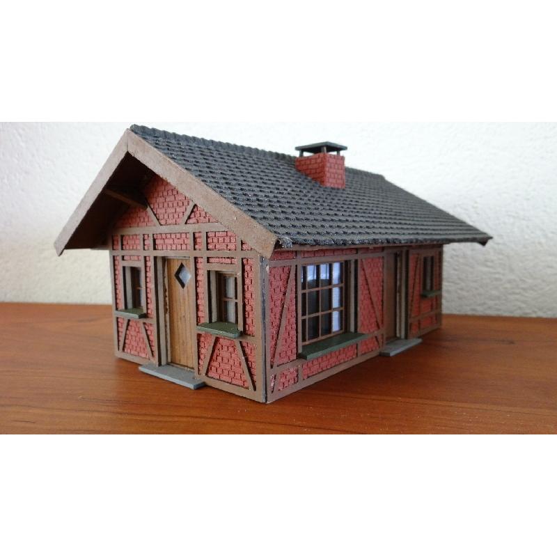 Vakwerkhuisje bruin 1:32
