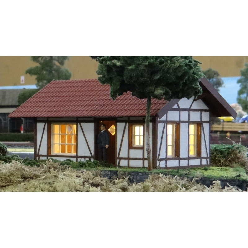 Vakwerkhuisje wit 1:45