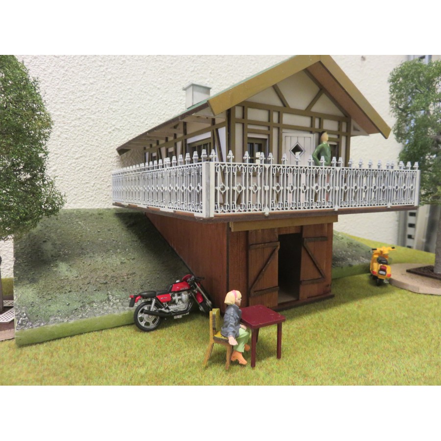 Zwitsers berghuisje 1:45  